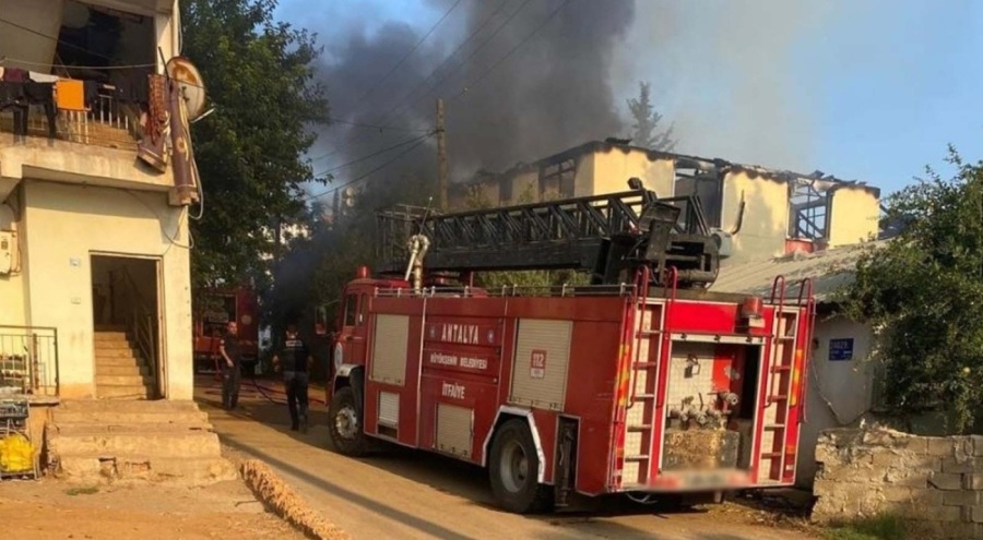 İki katlı evde yangın paniği