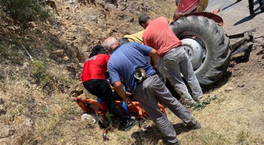 Traktör 30 metrelik şarampole düştü