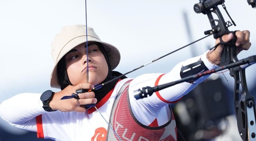 Milli okçu Elif Berra Gökkır'dan Paris 2024'te Türkiye rekoru kırdı