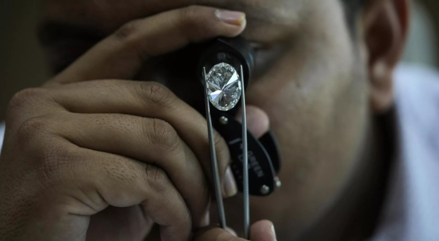 Hindistan'da bir madenci yaklaşık 100 bin dolar değerinde elmas buldu