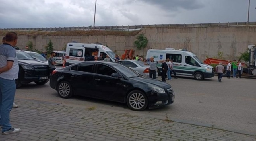 TIR'dan fırlayan lastik can aldı