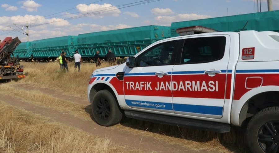 Kayseri'de yük treninin çarptığı işçi öldü
