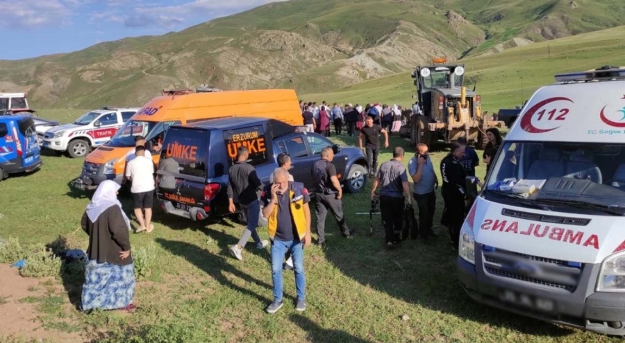 Serinlemek için gölete giren 3 çocuktan 1'i boğuldu