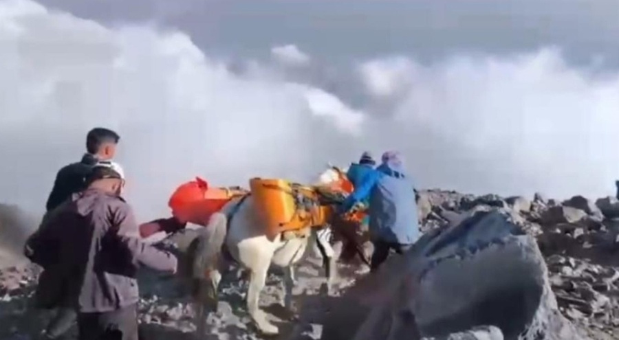 Ağrı Dağı'nda tırmanış yapan dağcıların cenazeleri indirildi