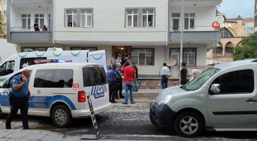 Polis alacaklısını eşinin gözü önünde öldürdü!