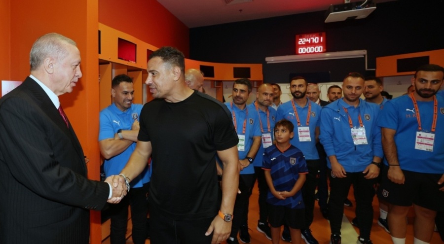 Cumhurbaşkanı Erdoğan, Başakşehir takımını tebrik etti