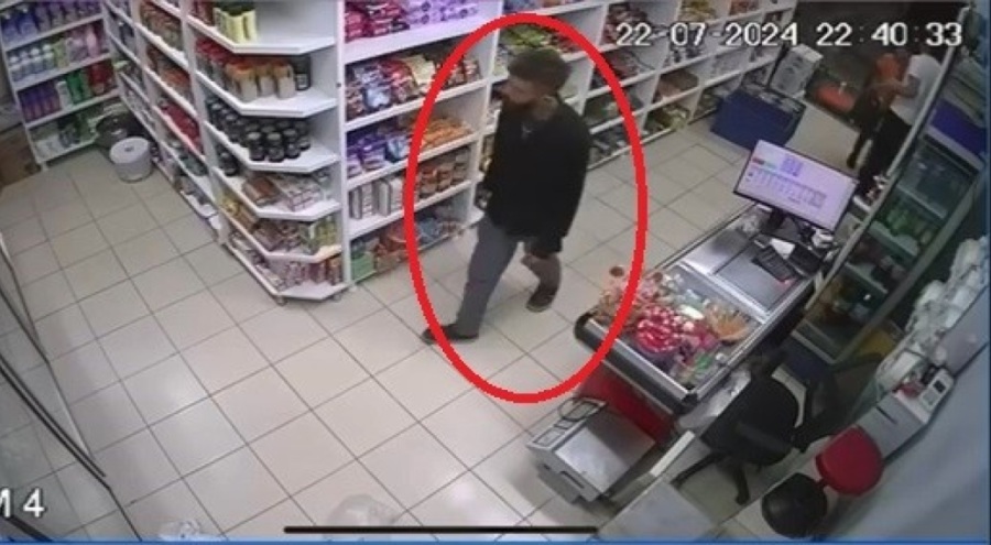 Bursa'da markette pes dedirten telefon hırsızlığı!