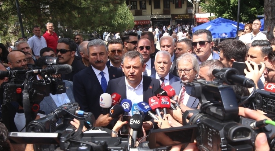 Özgür Özel Bursa'da cuma namazı sonrası konuştu: Filistin'deki katliama 'dur' deme zamanıdır