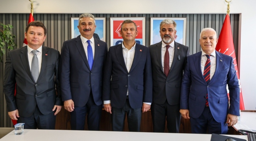CHP lideri Özgür Özel'den Bursa'da Osmangazi İlçe Başkanlığı'na ziyaret