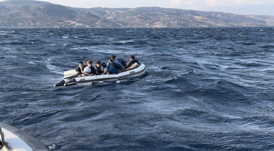 Ayvacık açıklarında 12 kaçak göçmen yakalandı