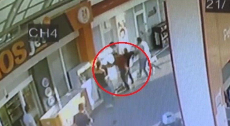 Bursa'da müşteriye 'Yere niye çöp atıyorsun?' diyen pompacı 15 kişiden dayak yedi