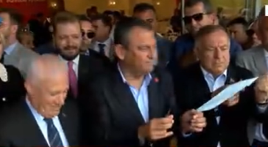 Özgür Özel, Bursa Merinos Semt Lokantası'nı açtı! "4 çeşit yemek 60 TL olacak"