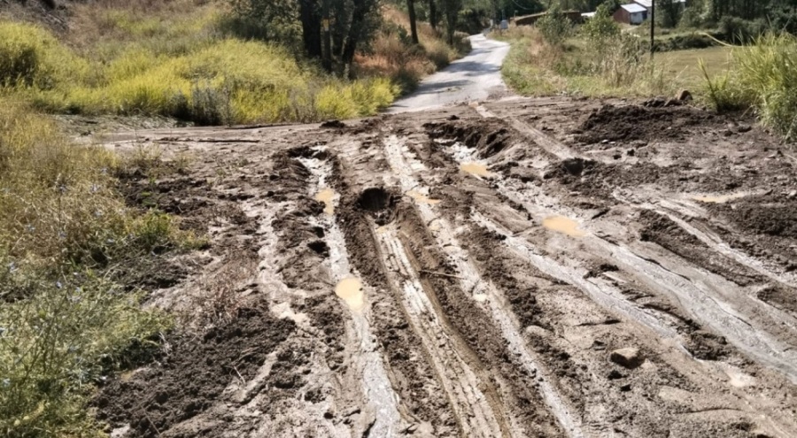 Bayburt'ta sağanak! Köy yolları kapandı
