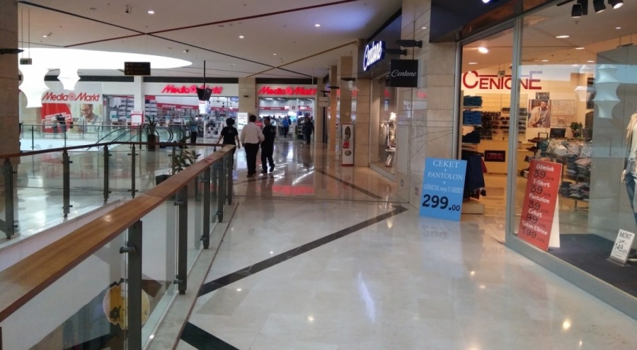 Bursa'nın ünlü AVM'sinde neler oluyor? Klimalar bozuk, kirlilik...