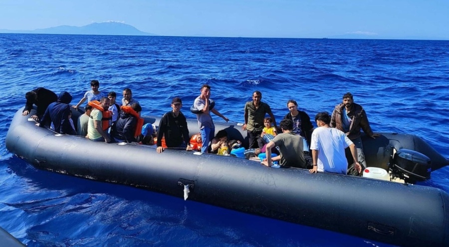 Yunanistan'ın geri ittiği 94 kaçak göçmen kurtarıldı