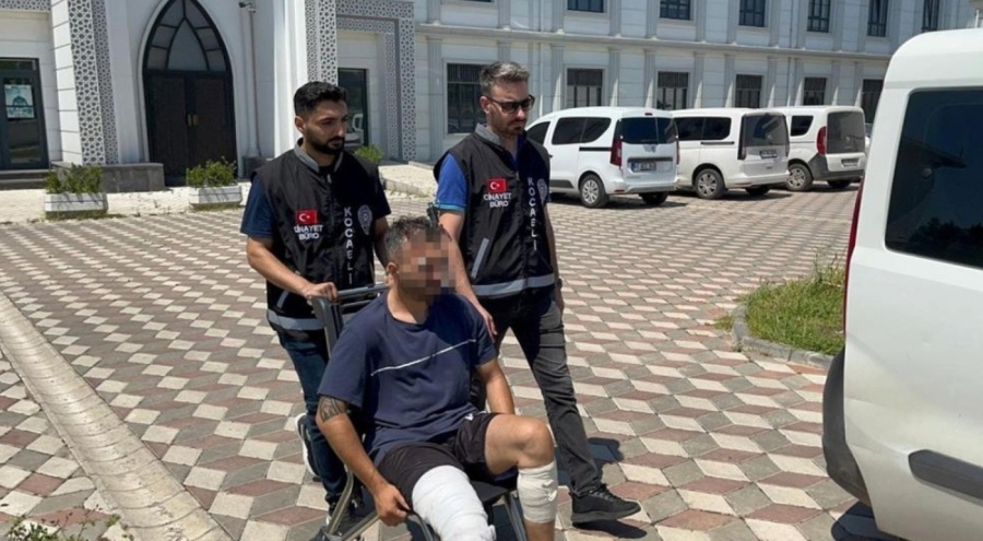 Annesini öldürüp babasını yaralamıştı... Serbest bırakıldı!