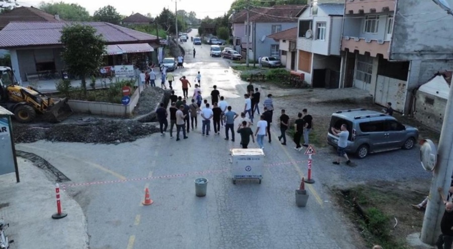 Yolu kapatan köylülerden doğalgaz tepkisi