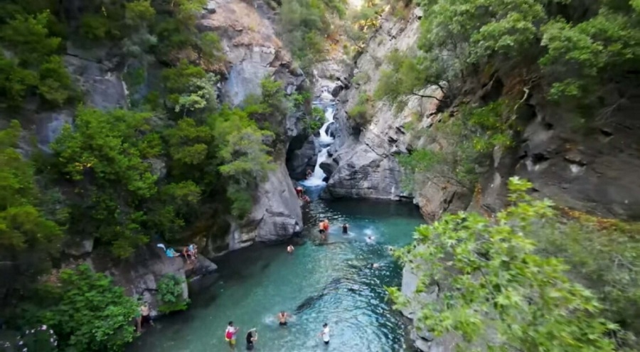 Kaz Dağları'nda mahsur kalan 10 kişi helikopterle kurtarıldı