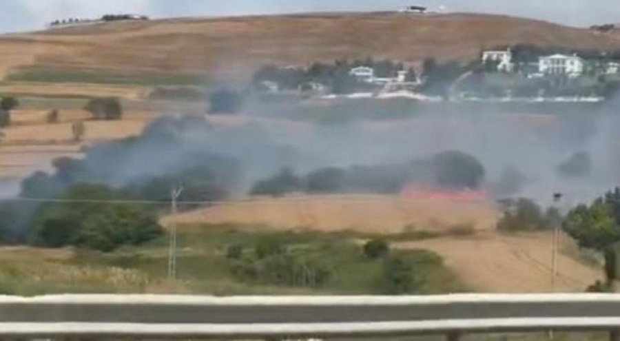 Korkutan anız yangını! D-100 Edirne istikameti trafiğe kapandı