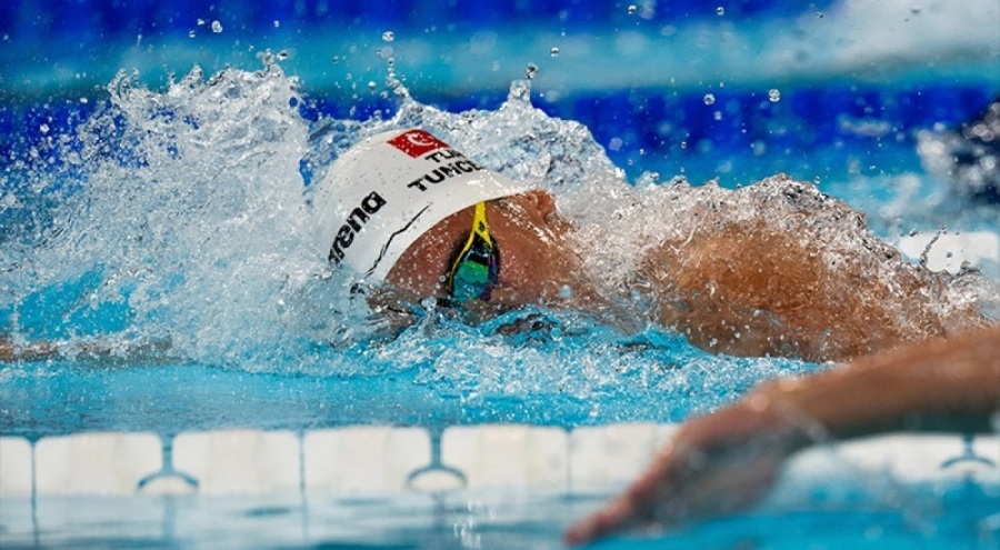 Milli yüzücü Kuzey Tunçelli, Türkiye rekoru kırdı