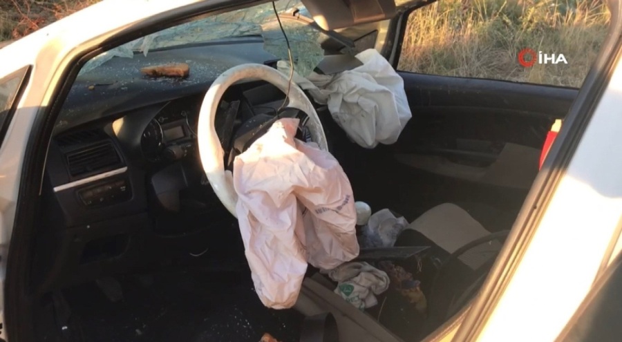 Kontrolden çıkan otomobil tarlaya uçtu