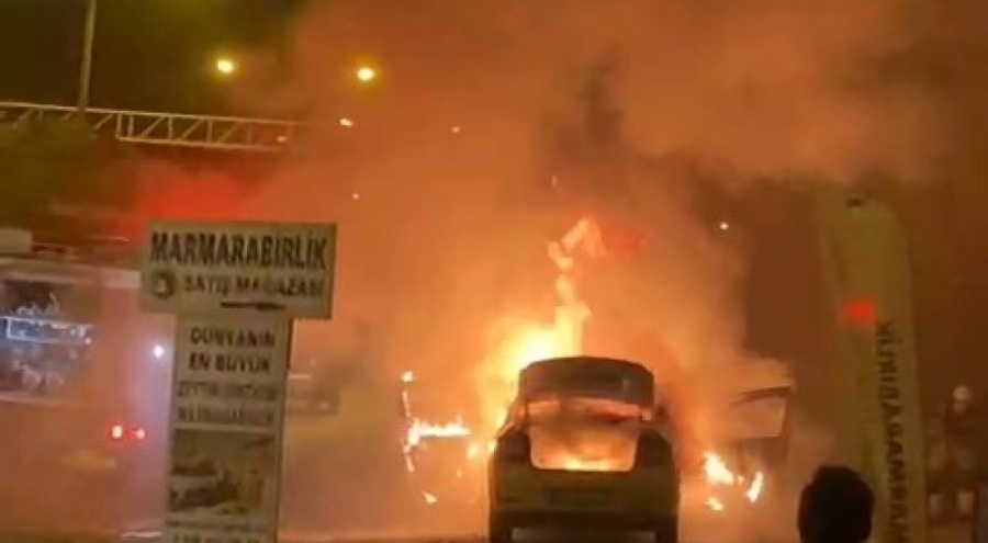 Bursa'da ticari taksi cayır cayır yandı