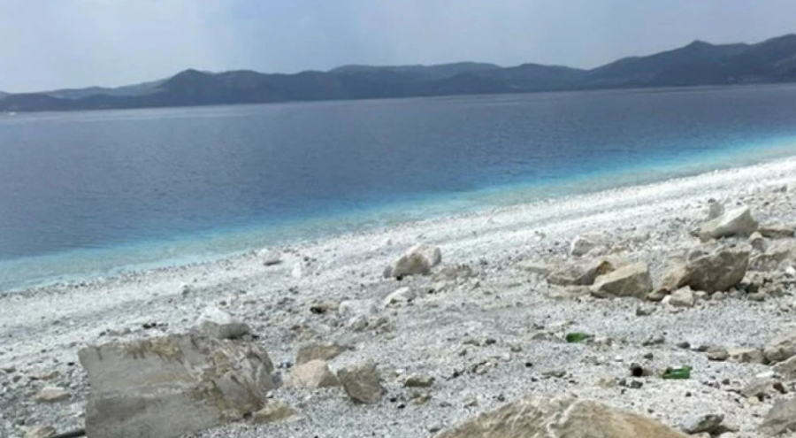 Salda Gölü'nde tepki çeken kareler!