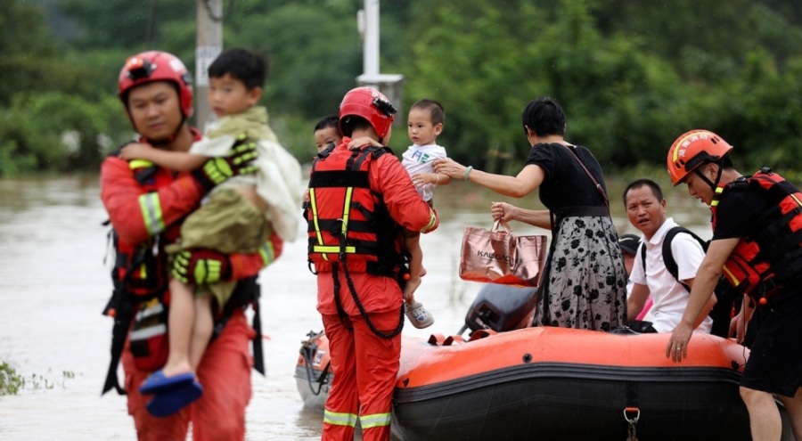 Çin'de sel ve toprak kayması