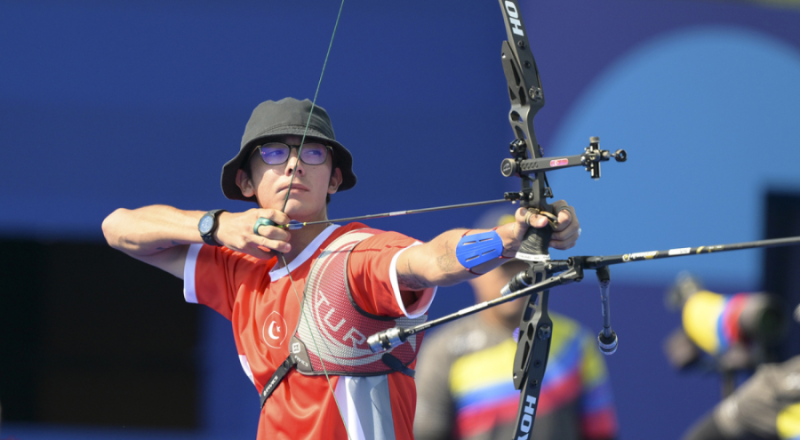 Milli okçu Mete Gazoz, Paris 2024'te son 32 turuna yükseldi