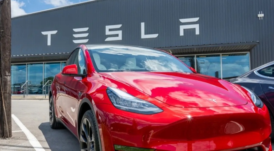 Tesla 1,8 milyon aracı geri çağıracak