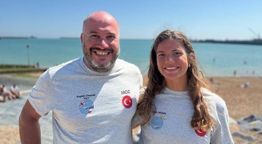 Dünya tarihinde ilk defa iki Türk sporcu aynı anda Manş Denizi'ni geçti