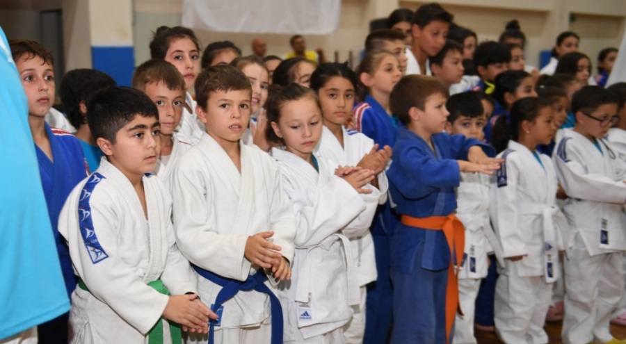 Başkan Aydın, genç judo ve taekwondoculara sertifikalarını verdi