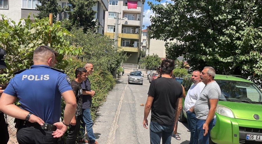 Alacağını isteyen bakkalı ve yanındaki 2 kişiyi vurdu