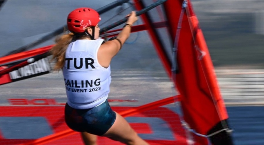 Milli yelkenci Merve Vatan genel klasmanda 18. sırada bulunuyor