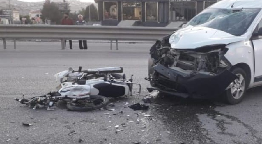 Bursa'da motosiklet ile hafif ticari araç kafa kafaya çarpıştı!