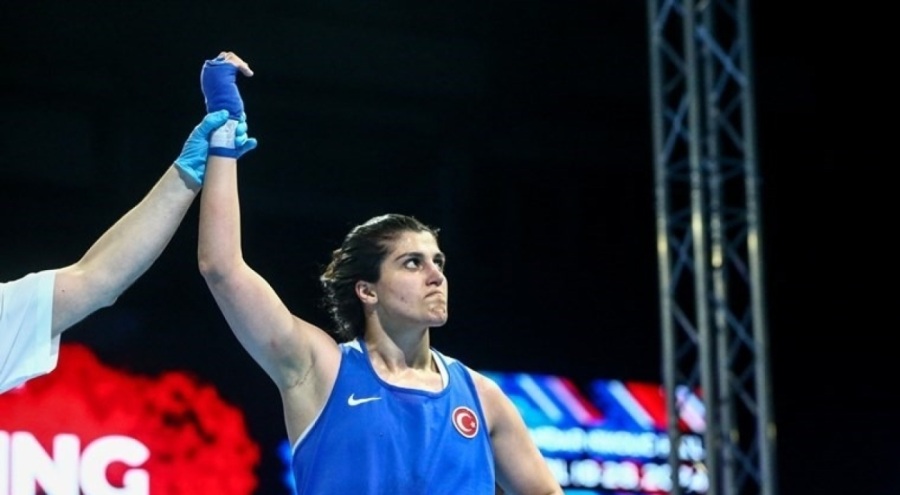 Milli boksör Busenaz Sürmeneli Paris 2024'te çeyrek finalde!
