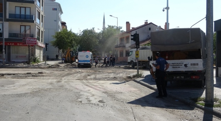 Asfalt çalışması sırasında doğalgaz hattında sızıntı tehlikesi!