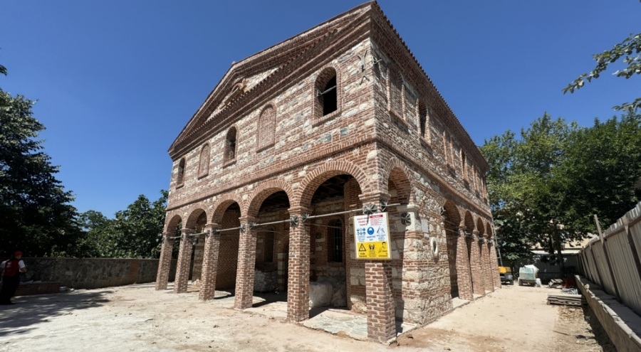 Bursa'da bir bölümü yıkılan tarihi cami restore ediliyor