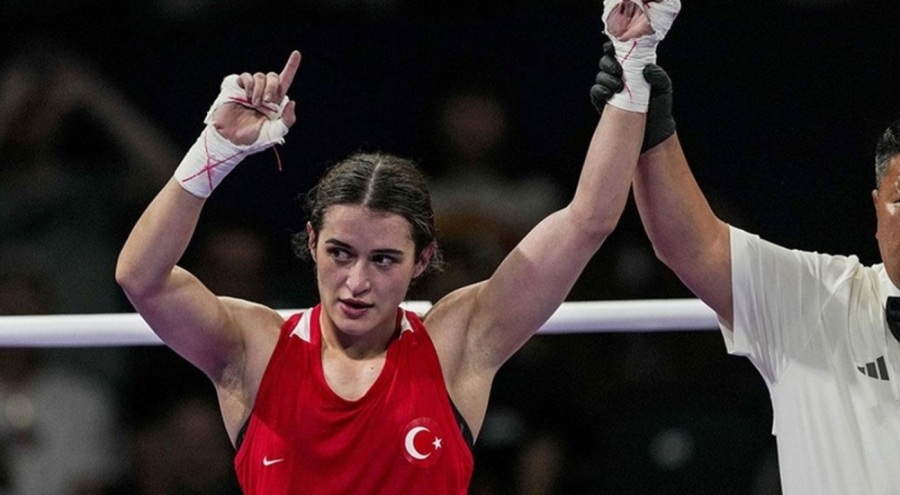 Boksör Esra Yıldız Kahraman, çeyrek finale adını yazdırdı