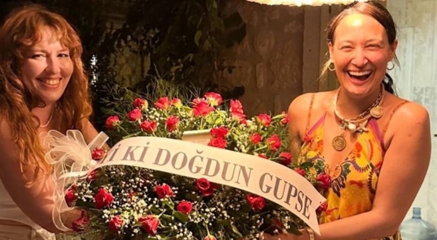 Gupse Özay 40. yaşını dostlarıyla kutladı