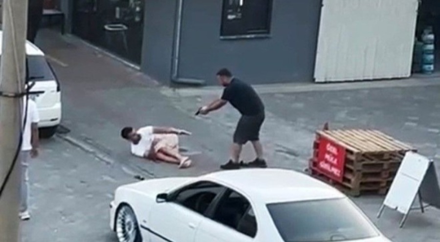 Tartıştığı kardeşini silahla vurdu