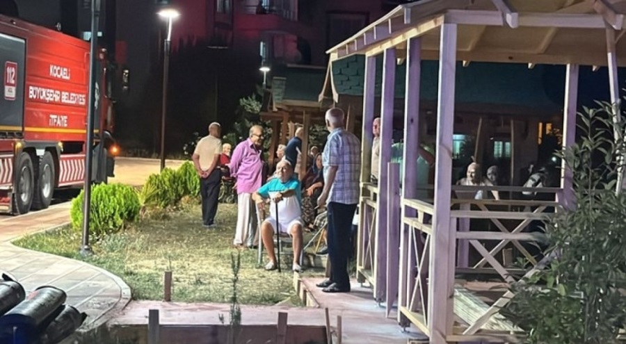 Huzurevinde yangın: Sakinleri tahliye edildi