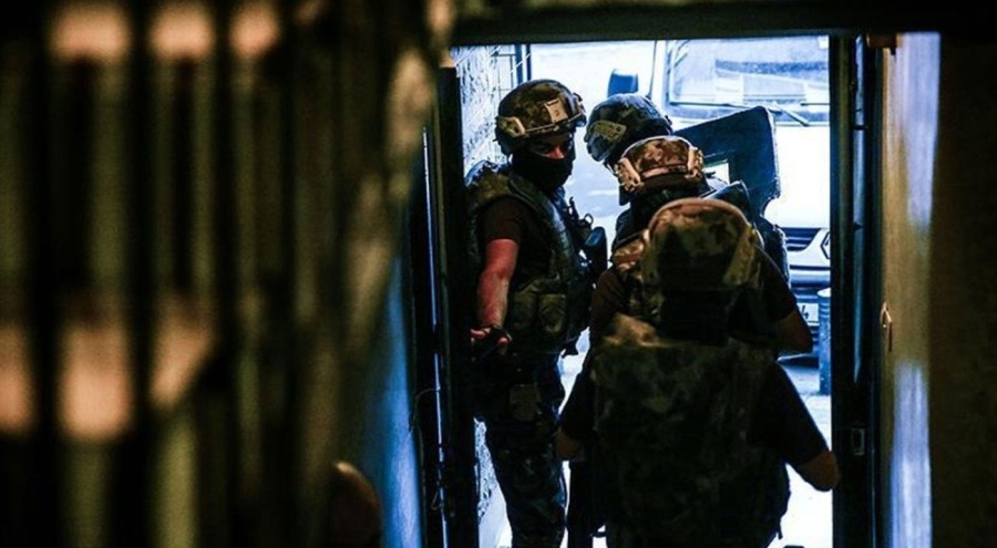 1 ton 549 kilogram metamfetamin ele geçirildi: 8 şüpheli yakalandı