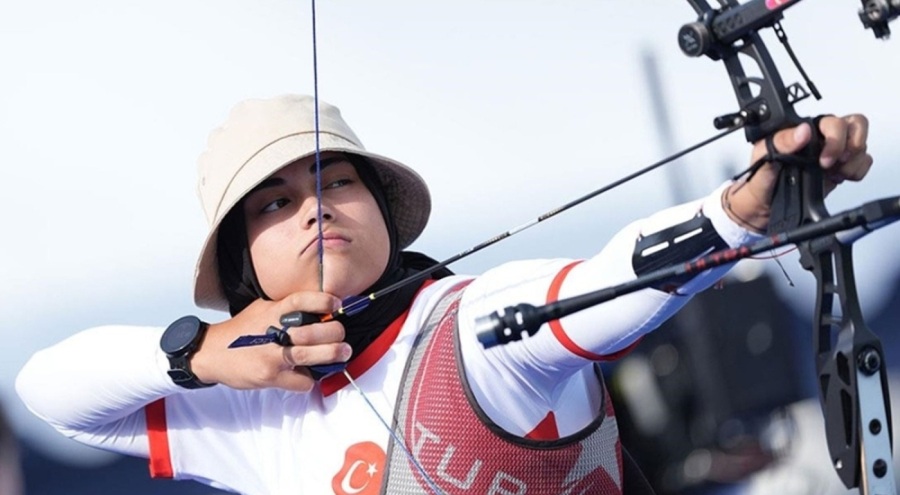 Okçuluk bireysel müsabakasında Elif Berra Gökkır, çeyrek finale yükseldi