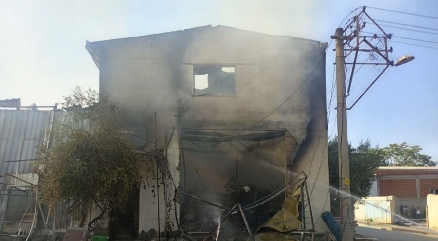 Şarjda bırakılan telefon patladı! Fabrika küle döndü