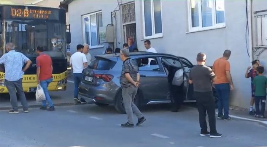 Bursa'da otobüse çarpmamak için eve daldı