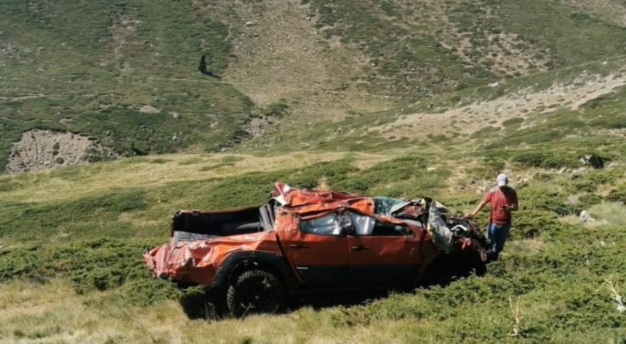 Bursa'da uçurumdan yuvarlanan off-road tutkunu 2 kişi, yaralı olarak helikopterle kurtarıldı