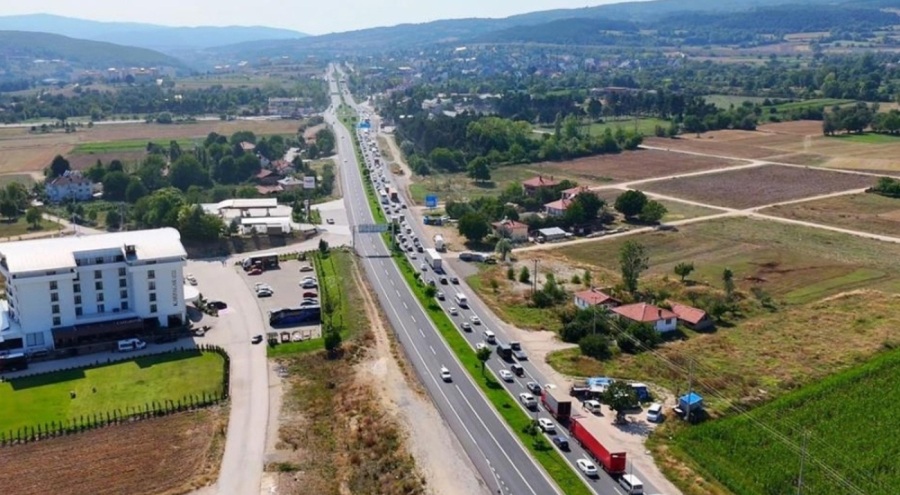 Otoyol kapalı olunca D-100'de kilometrelerce kuyruk oluştu