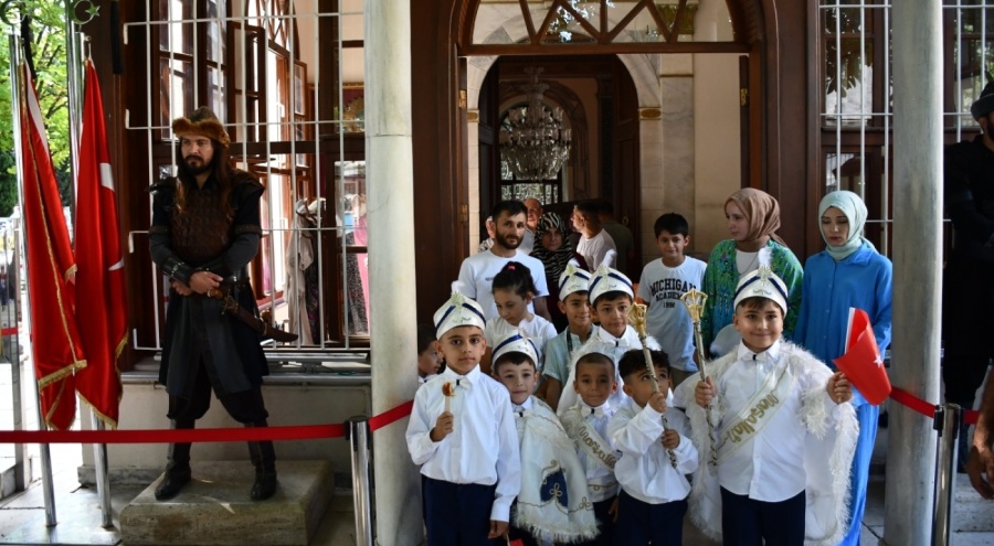 Bursa'da Vakıflar Bölge Müdürlüğü tarafından sünnet şöleni düzenlendi