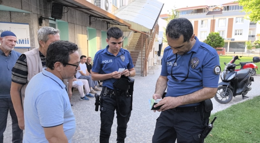 Bursa'da döviz dolu çanta buldu, polis teslim etti